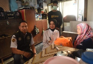 Walikota Kediri Kunjungi dan Berikan Bantuan Kepada Korban Kebakaran di Kelurahan Jamsaren